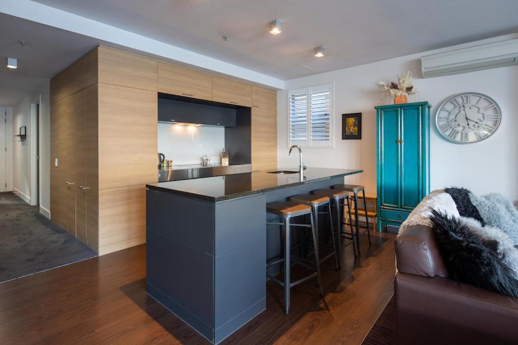 Absolute Lakefront Location - 3 Bedroom Apartment Квинстаун Экстерьер фото