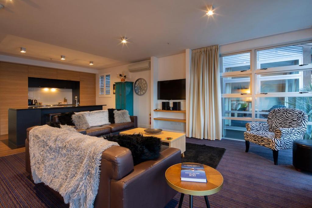Absolute Lakefront Location - 3 Bedroom Apartment Квинстаун Экстерьер фото